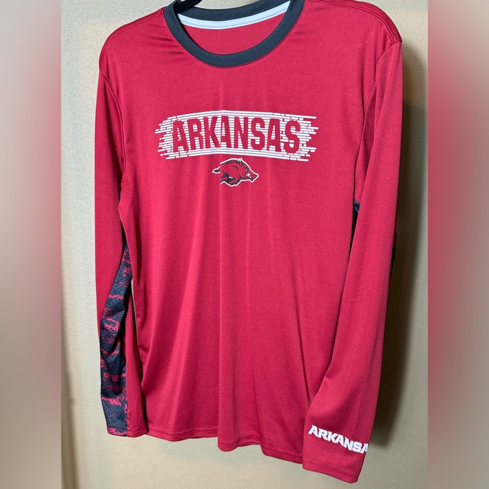 Colosseum Arkansas Razorback Quick Dry shirt. Youth XL NWOT